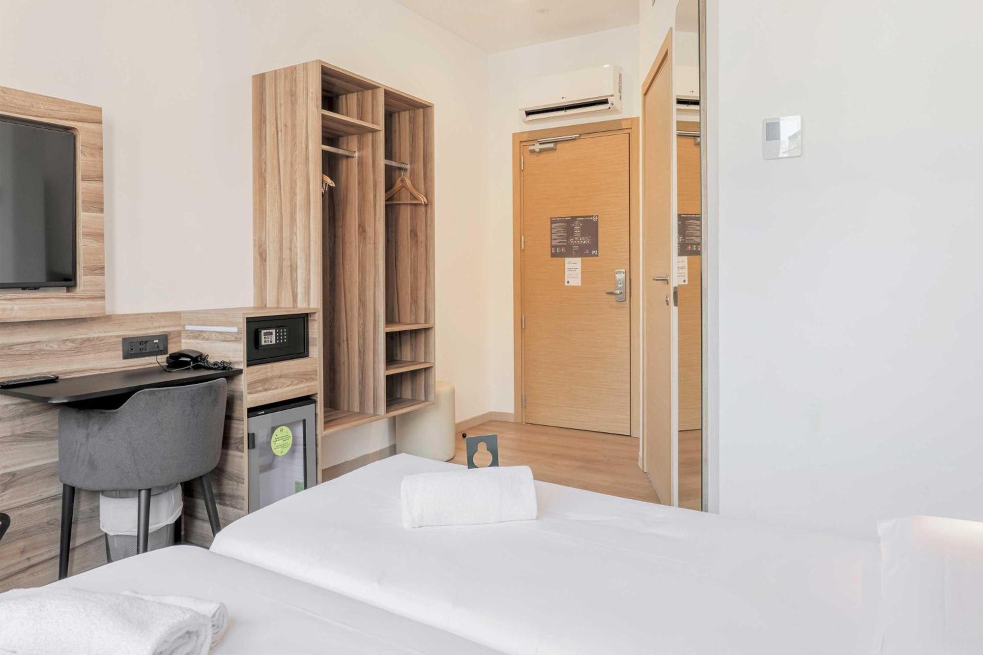 B&B Hotel Prato City Center Exterior photo